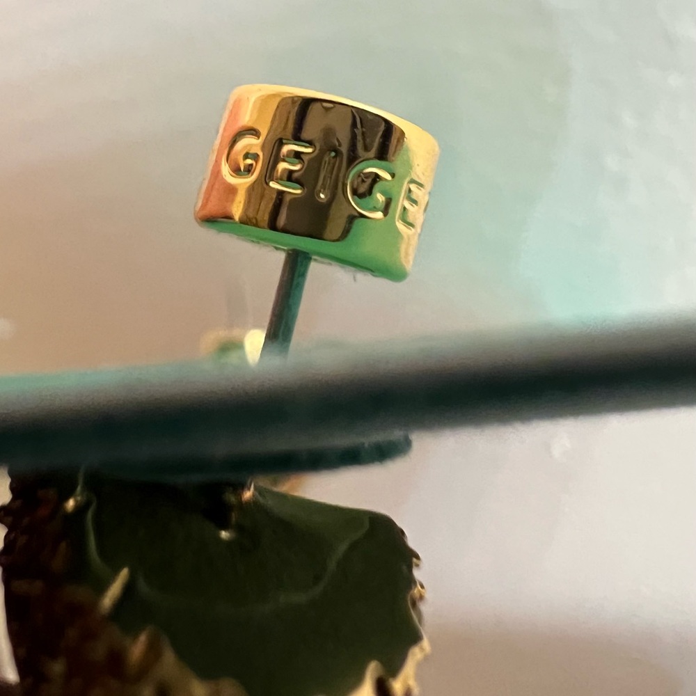 Kurt Geiger Rhinestone Gold Stud Earrings (R$88) NWT - Picture 5 of 6